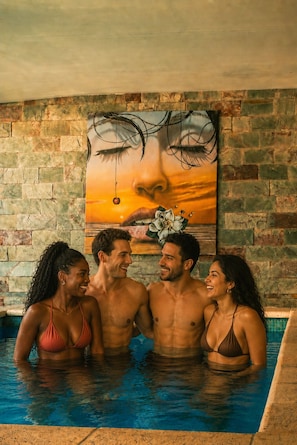Bồn tắm spa trong nhà