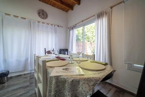 Comfort Apartment, Balcony, Pool View | Dining room - Buenos Aires de Ezeiza 12 Huéspedes. (La Unión)
