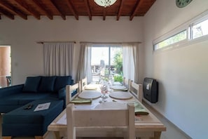 Comfort-Apartment, Balkon, Poolblick | Wohnbereich