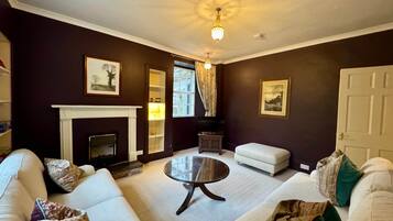 Smart TV, fireplace, video games, books