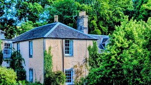 Exterior - Charming 1700s Country Cottage on a Private Estate (Stirling)