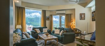 Spacious 4-bedroom apartment in enjoyable Rishikesh with fitness room, WiFi