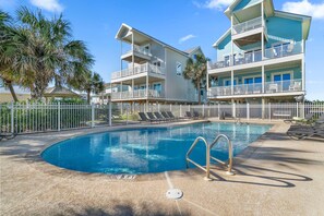 House, Multiple Beds (Courageous Beach House Suite D) | Pool