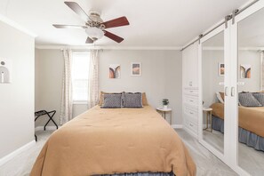 3 Schlafzimmer, Schreibtisch, Bügeleisen/Bügelbrett, WLAN