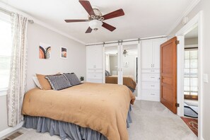 3 bedrooms, desk, iron/ironing board, WiFi - The Cozy House- Charming 3-Bedroom Home
5 Miles to Downtown/3 Miles to Airport (Nashville)