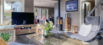 3 bedroom awesome home in Nordfjordeid
