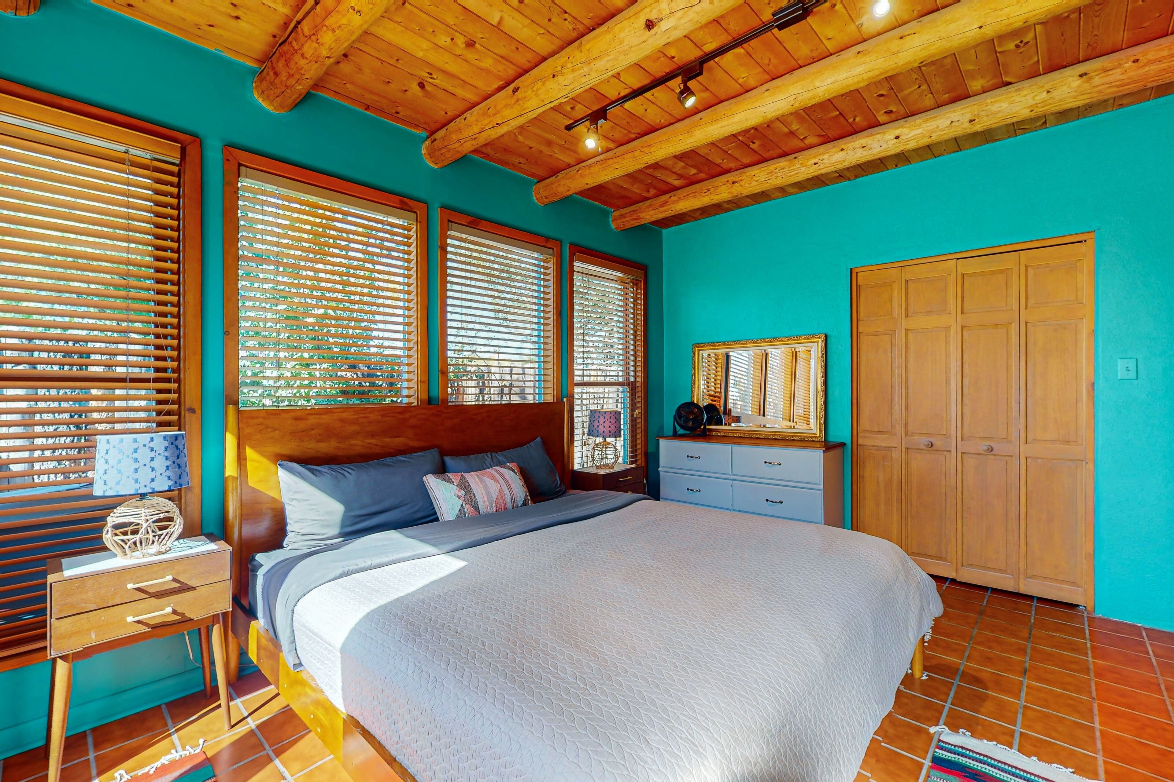 2 多间卧室、上网接入、床单、轮椅无障碍