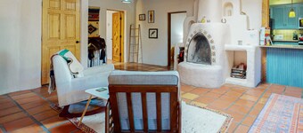 Classic Adobe with hot tub, covered patio & pond near town