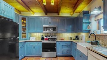 Geladeira, micro-ondas, fogão, cooktop