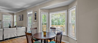 Near Downtown Cary and Raleigh - 5 room King beds, walking distance to Bond Park