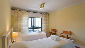 3 bedrooms, iron/ironing board, internet, bed sheets