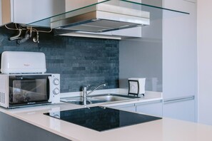 Fridge, microwave, oven, stovetop - Viana Rooftop House - Historic Center River View ! (Viana do Castelo)