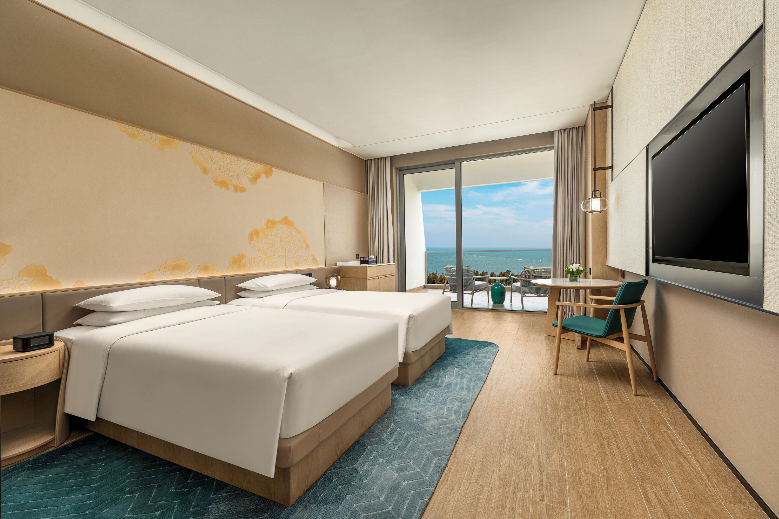 Premium bedding, down comforters, minibar, in-room safe