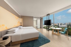 Luxe beddengoed, donzen dekbedden, een minibar, een kluis op de kamer