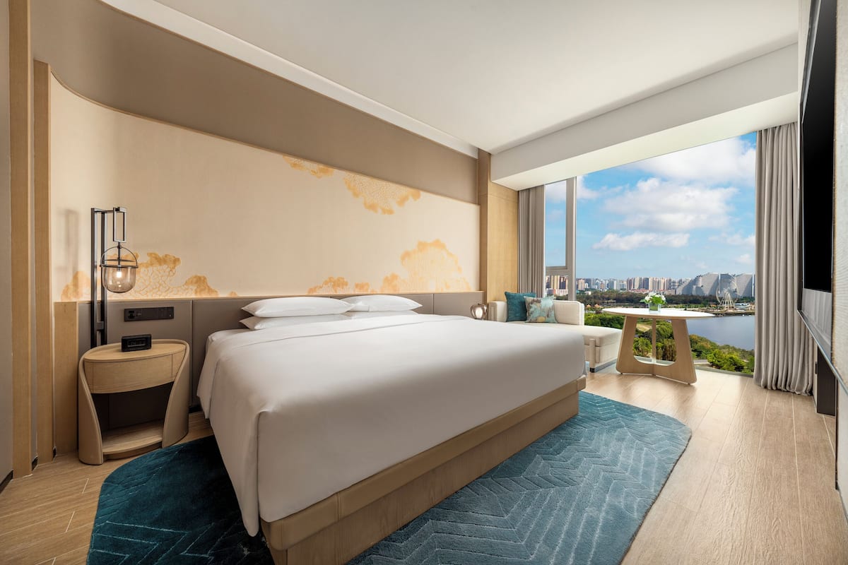 Premium bedding, down duvets, minibar, in-room safe