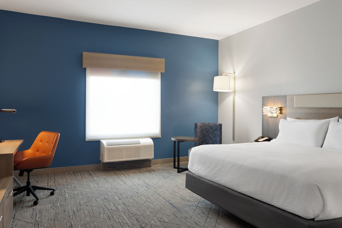 Room, 1 King Bed, Roll-in Shower (Communications, Roll-In Shower) | In-room safe, individually furnished, desk, iron/ironing board
