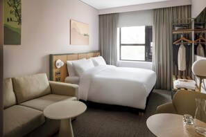 เครื่องนอนระดับพรีเมียม, โต๊ะทำงาน, เตารีด/โต๊ะรีดผ้า, Wi-Fi ฟรี