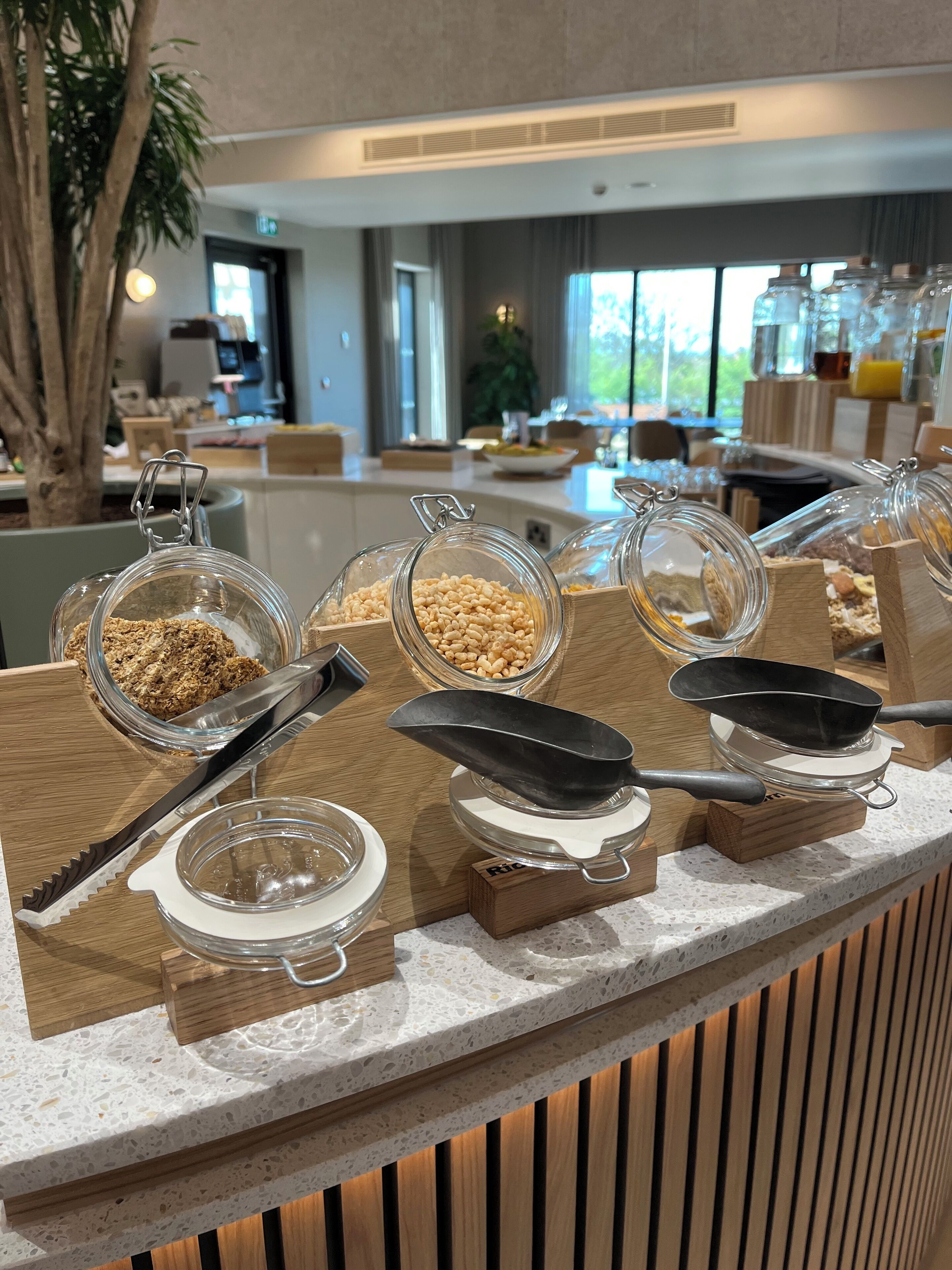 Daily full breakfast (GBP 20.00 per person)