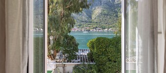 VerDi - the dream house, 9 Apart Suite hotel, in Enchanting Kotor with WiFi, AC