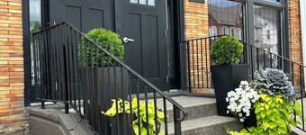 ELEGANTLY RESTORED HISTORICAL 2-BEDROOM STAY NEAR PSU