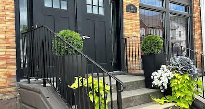 ELEGANTLY RESTORED HISTORICAL 2-BEDROOM STAY NEAR PSU