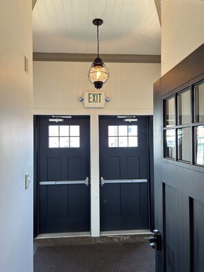 المنشأة من الداخل