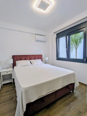 1 bedroom, iron/ironing board, free WiFi, bed sheets - 5 minutes to the beach! Cozy vacation retreat with a pool! Fully equipped flat (Paralia Ofriniou)
