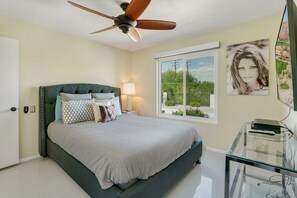 3 bedrooms, iron/ironing board, free WiFi, bed sheets - 3-bedroom house in enchanting Palm Springs with WiFi, AC, private pool/spa! (Palm Springs)