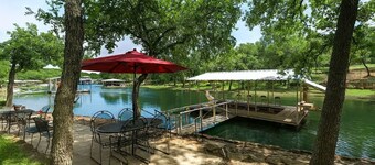 Family Home on Lake Bridgeport: Pets Welcome!