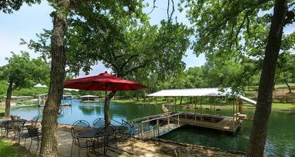 Family Home on Lake Bridgeport: Pets Welcome!