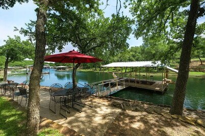 Family Home on Lake Bridgeport: Pets Welcome!