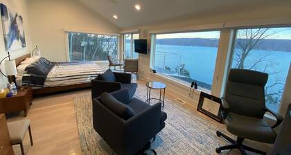 Gorgeous 4-bedroom Lake House Just Minutes from Cornell University