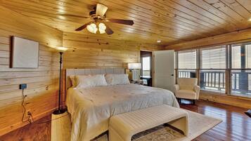 6 bedrooms, iron/ironing board, WiFi, bed sheets