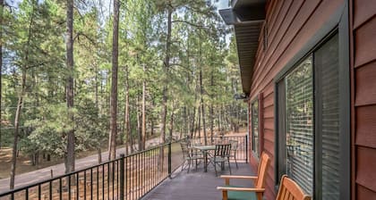 Charming Woodland Retreat in Pine, AZ – Perfect for Nature Lovers & Pet Owners