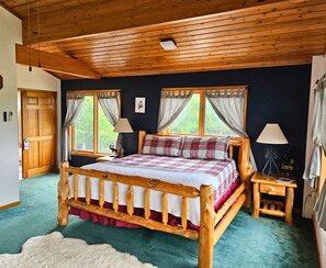 Moose Room at Bear Mountain Lodge | Premium bedding, memory foam beds, individually furnished - Bear Mountain Lodge (Robbinston)