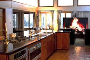 Bear Mountain Lodge Guest House | Shared kitchen facilities | Full-sized fridge, microwave, oven, stovetop
