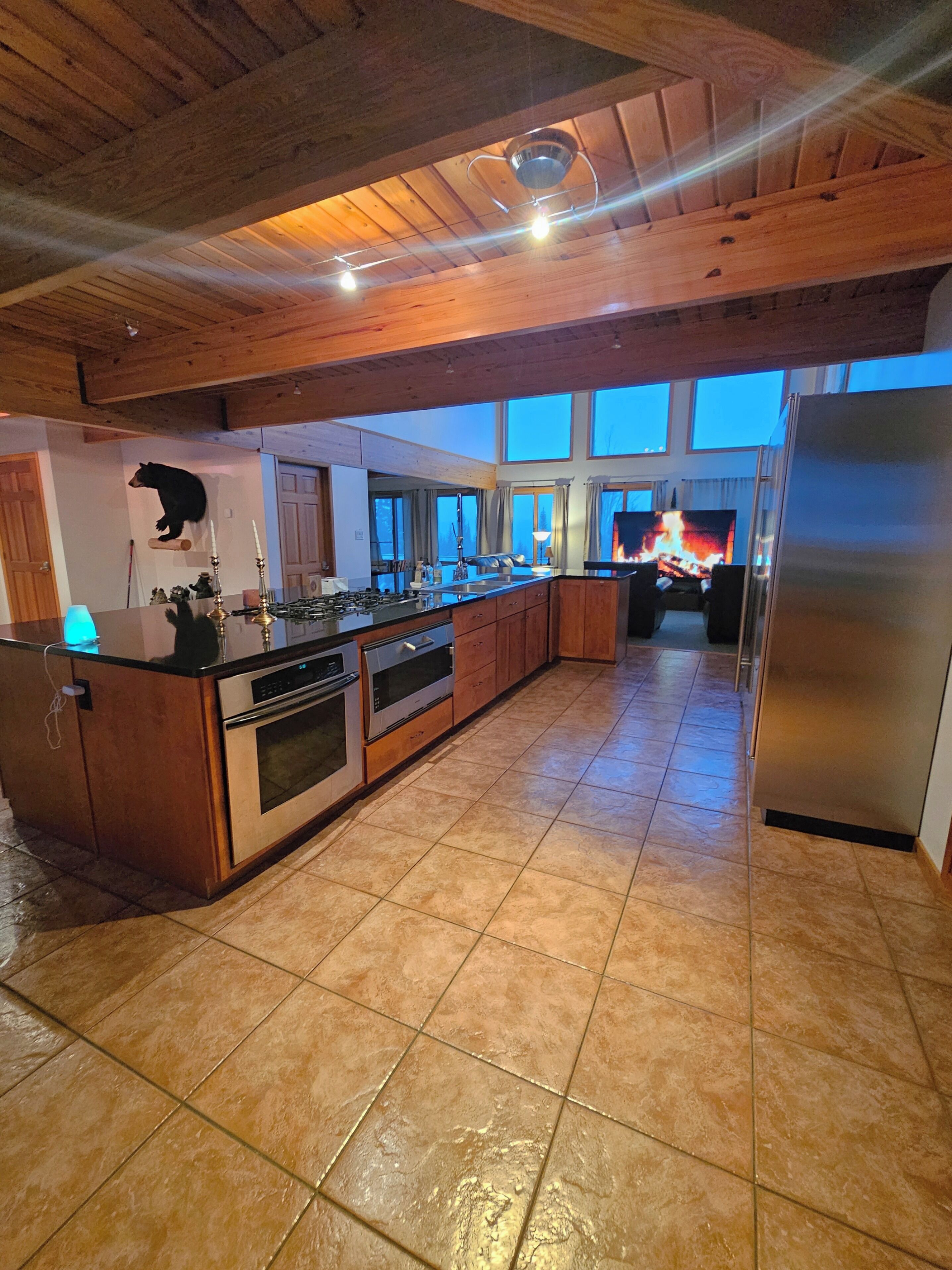 Bear Mountain Lodge Guest House | Shared kitchen facilities | Full-size fridge, microwave, oven, stovetop