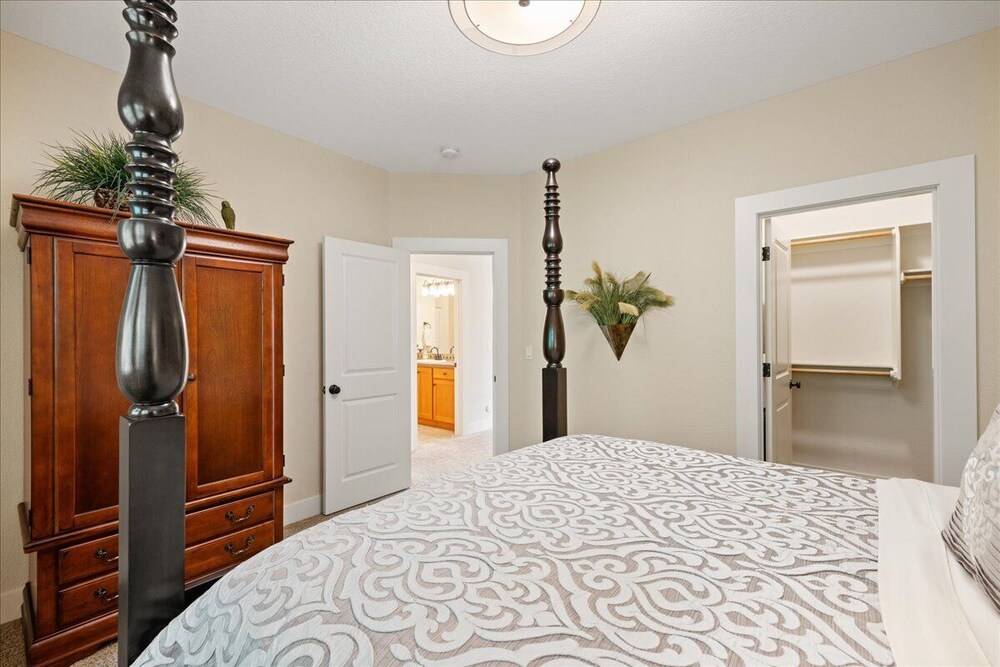 LUXURY 3bedroom townhome with office / WiFi, AC in fabulous Portland