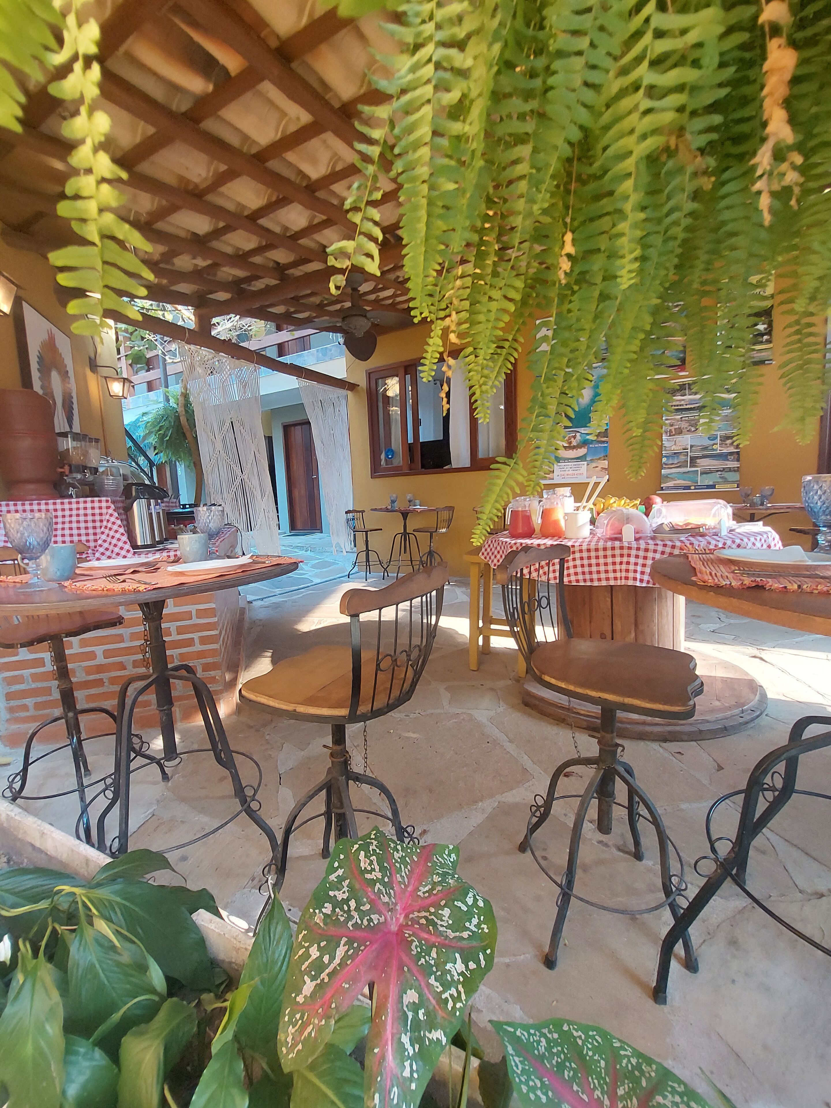 Café da manhã com buffet grátis todos os dias