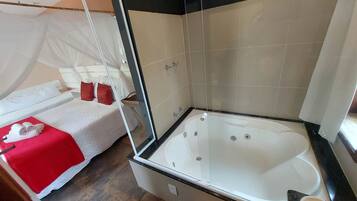 Romantic Suite, 1 Queen Bed, Non Smoking, Air conditioning