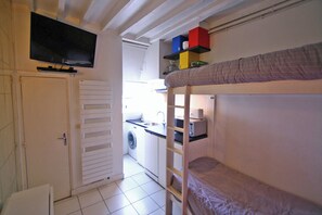 1 bedroom, iron/ironing board, WiFi, bed sheets - Studette Champs Elysées (Paris)