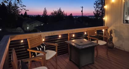 Modern Home with Game Room, Private Yard, Panoramic Views, 5B Sleeps 8+