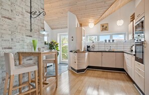 Réfrigérateur, four, plaque de cuisson, lave-vaisselle