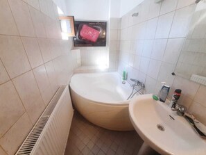 Bruser, hårtørrer, håndklæder, Sæbe