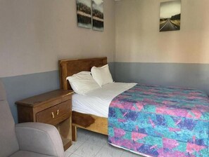 1 habitación, tabla de planchar con plancha, wifi y ropa de cama 