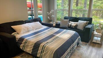 4 bedrooms, iron/ironing board, travel crib, free WiFi