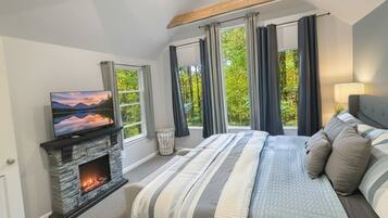 4 bedrooms, iron/ironing board, travel crib, free WiFi