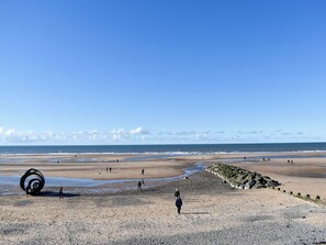 Unclassified image, 5 of 7, button - 3 bedroom accommodation in Thornton-Cleveleys, near Blackpool (Thornton-Cleveleys, near Blackpool)