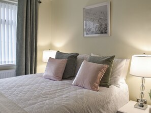 3 quartos, Wi-Fi de cortesia, roupa de cama