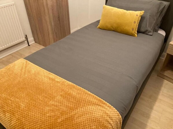 2 chambres, fer et planche à repasser, Wi-Fi gratuit, draps fournis